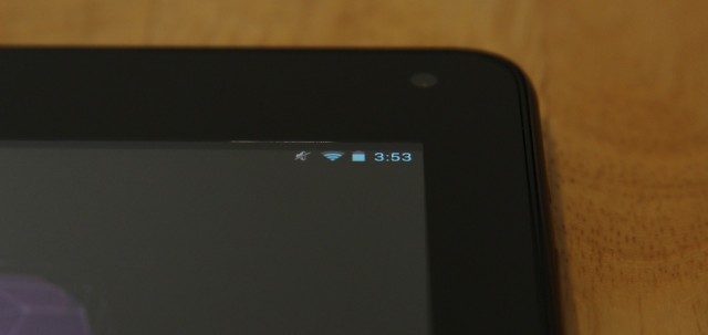 The Sero also has some quality control issues that we don't see in our Nexus 7. There's some backlight bleeding around the edge of the screen, shown here, as well as a single stuck pixel.