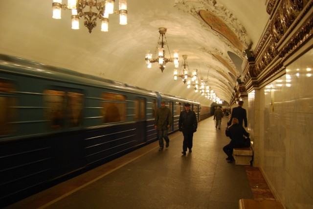 Moscow Metro says new tracking system is to find stolen phones; no one believes them
