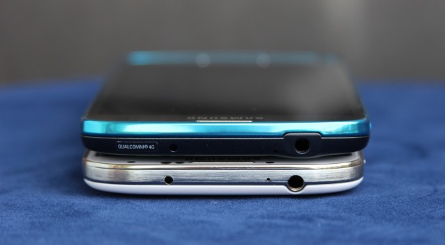 The headphone jack doesn't need a cover to be waterproof.