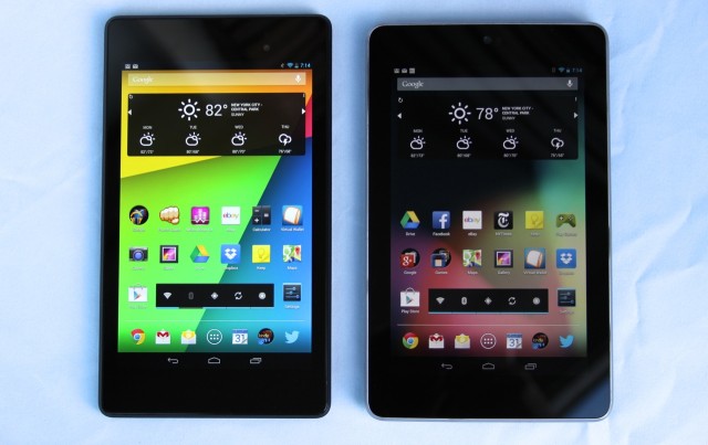 The 2013 Nexus 7 (left) has a 323 PPI screen, compared to 216 PPI for the old version (right).