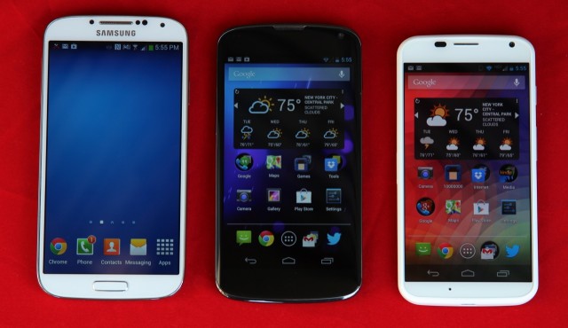 While we think 1080p phone displays are lovely and all, there are definitely diminishing returns when you start going above 300 PPI. From left to right, the 1080p Galaxy S4, the 720p Nexus 4, and the 720p Moto X.