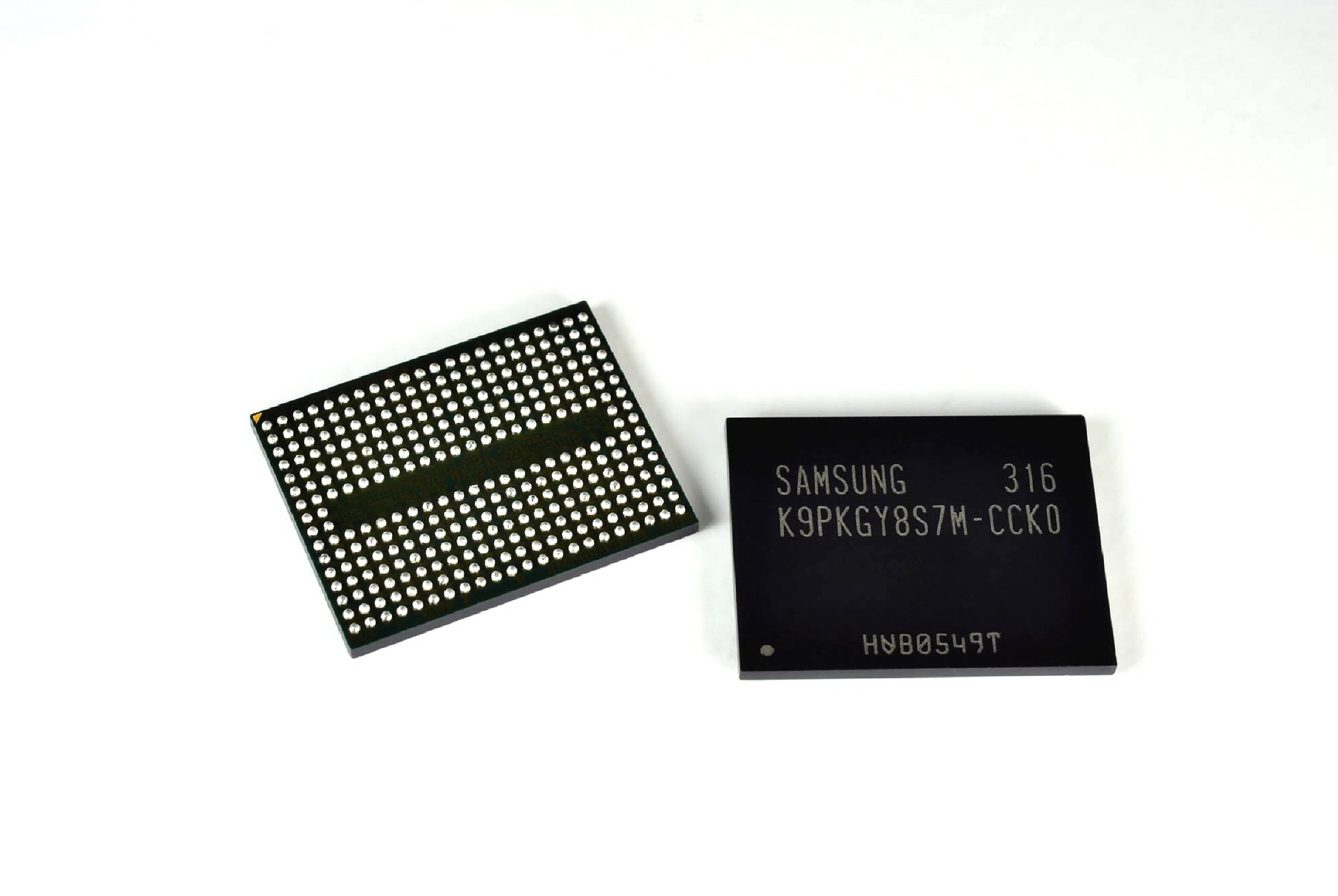 Samsung's “3D Vertical” NAND crams a terabit on a single chip | Ars Technica