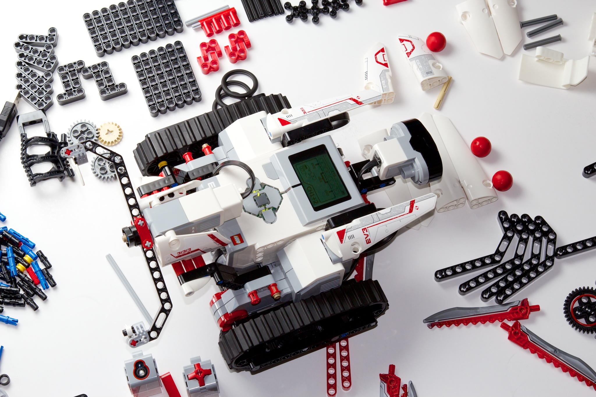 Review: Lego Mindstorms EV3 means giant robots, powerful computers