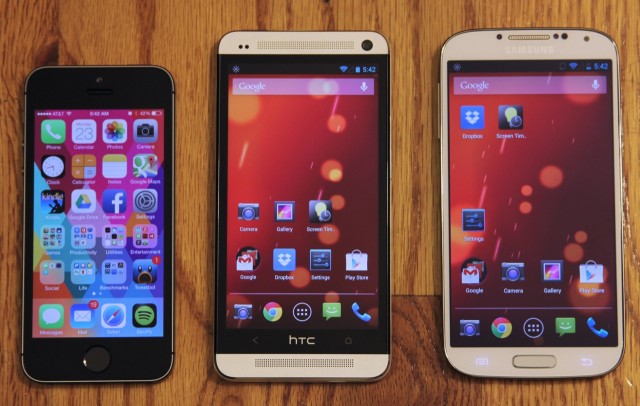 The 5S looks stunted next to the expansive HTC One (center) and Samsung Galaxy S 4 (right). The size you prefer is exactly that—your preference.