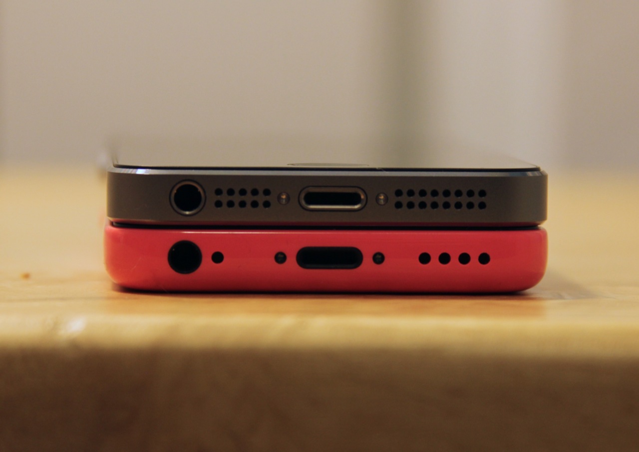 iphone 5c lightning connector and headphone jack