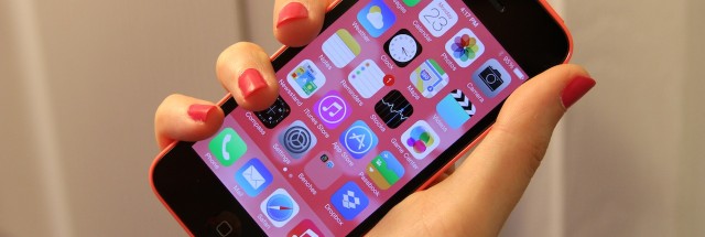 Blue Green Yellow White And Pink Are The New Black The Iphone 5c Reviewed Ars Technica