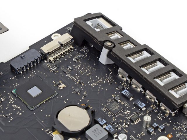 2013 iMac teardowns reveal SSD slots, soldered-in CPU in the 21.5