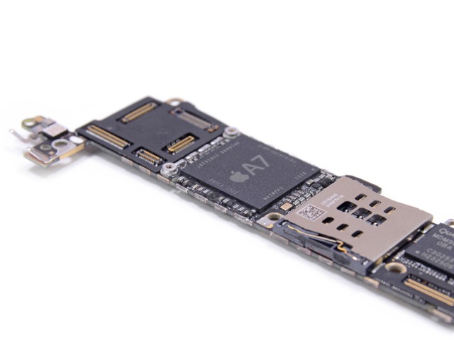 The iPhone 5S (shown above, in system board phone) and the iPad Air share the exact same SoC. That doesn't mean there aren't differences.