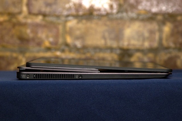 When in convertible mode, there are gaps between the lid and the keyboard area.