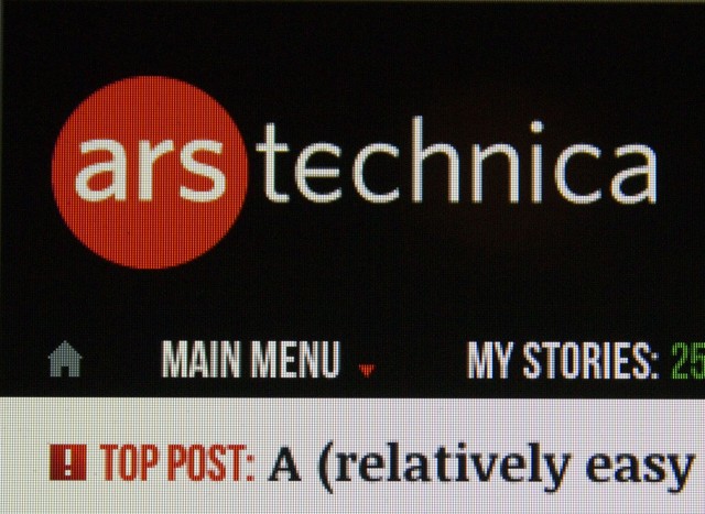 A chunk of the Ars homepage on the 2013 13-inch MacBook Air's screen. Note the clearly visible pixels.