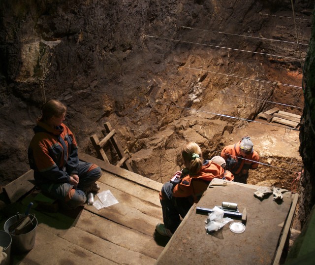 Denisova_excavation-640x538.jpg