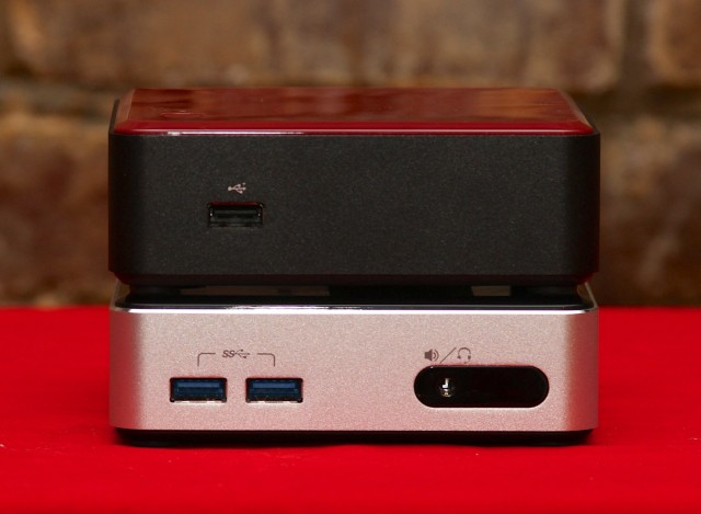 The Ivy Bridge NUC (top) has the same footprint as its successor but is slightly thicker.