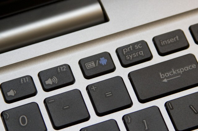 A dedicated hardware keyboard switches between the two operating systems. A software button for tablet mode is also available.