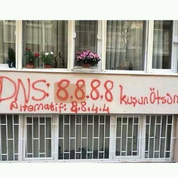 Graffiti in Istanbul tells how to get past the Twitter blockade with Google DNS.