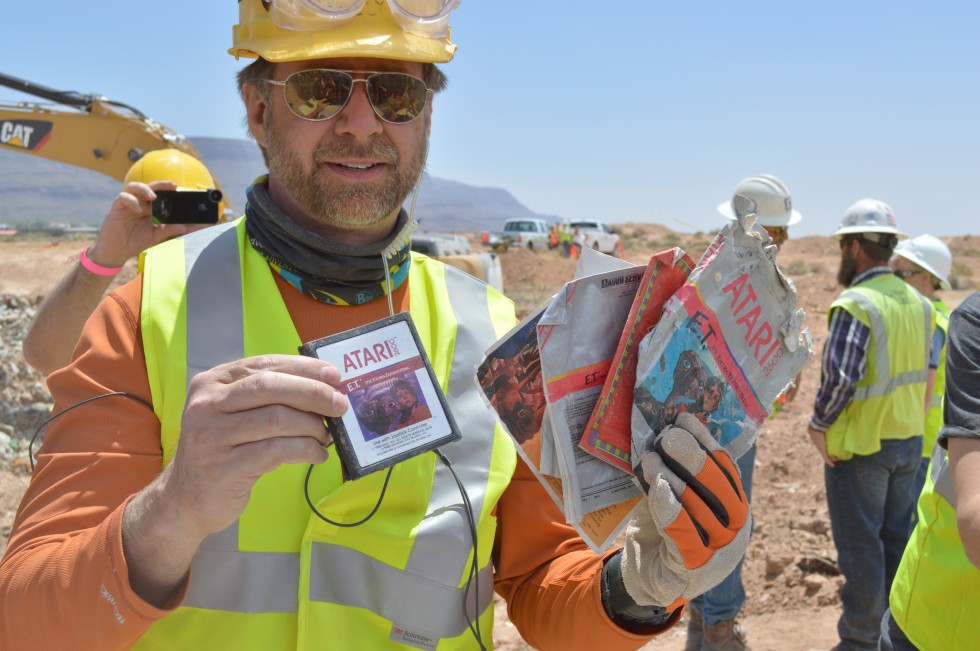 Look what they found in ALAMOGORDO, NM—rare Atari ET cartridges