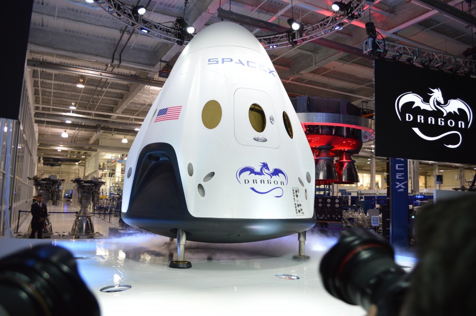 spacex dragon v 2 rocket