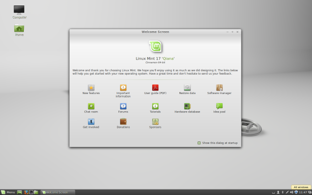 The stock Cinnamon 2.2 desktop in Linux Mint 17.