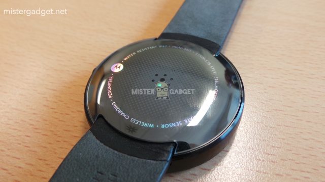 Leaked Moto360 pictures show wireless charging dock heart rate