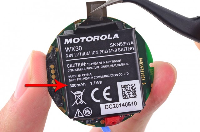 Update iFixit cracks open the Moto 360 finds smaller battery