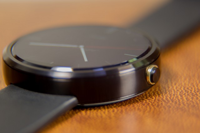 Moto 360 review—Beautiful outside, ugly inside