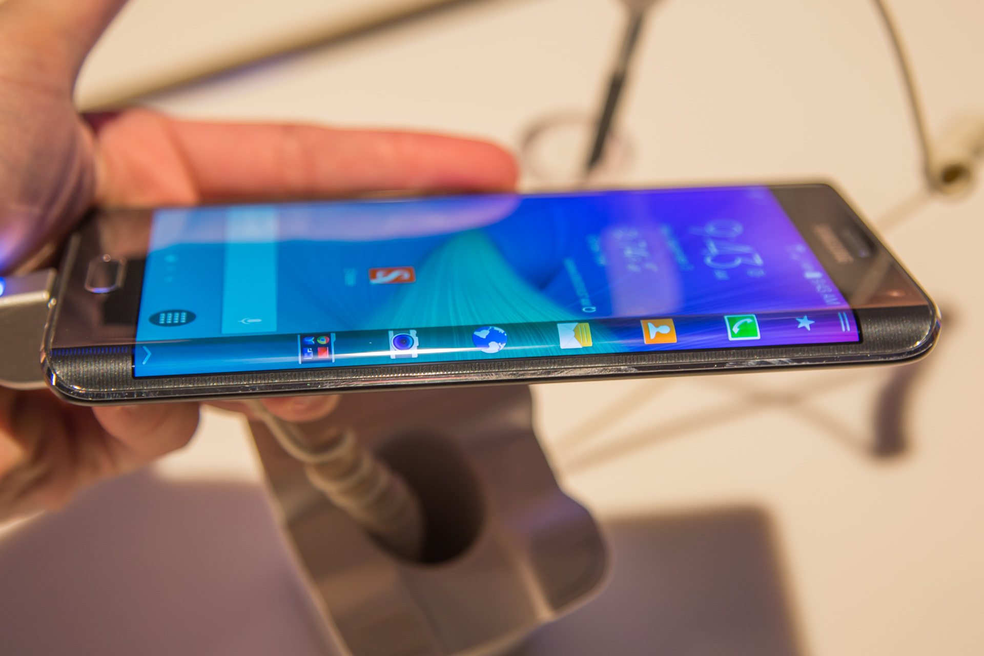 You probably can't buy Samsung's curved Galaxy Note Edge