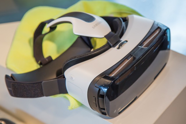 The Gear VR. The brown strip at the front is the side of a Note 4.