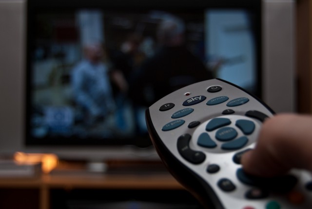 Cable companies want to unbundle broadcast TV, and broadcasters are angry