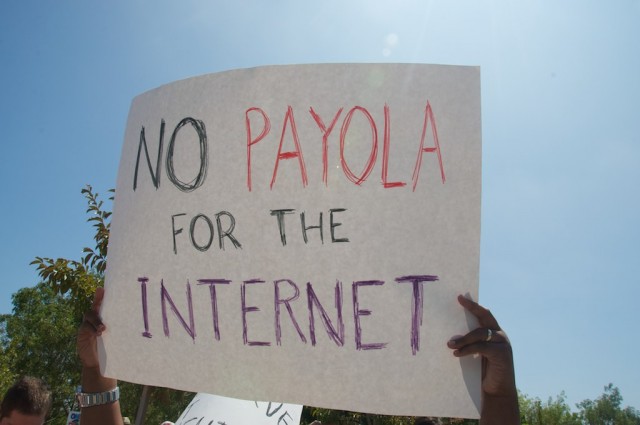 Republicans in Congress let net neutrality rules live on (for now)