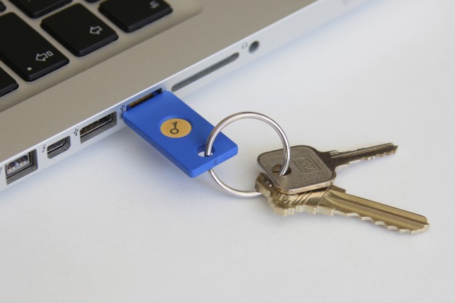 Google offers USB security key to make bad passwords moot