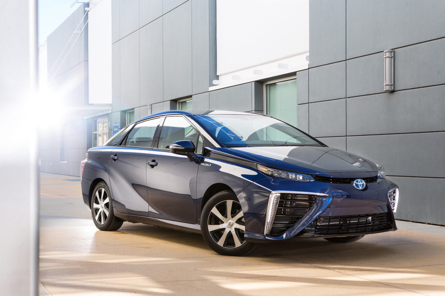 Honda and Toyota betting the time has come for fuel cells - Ars Technica