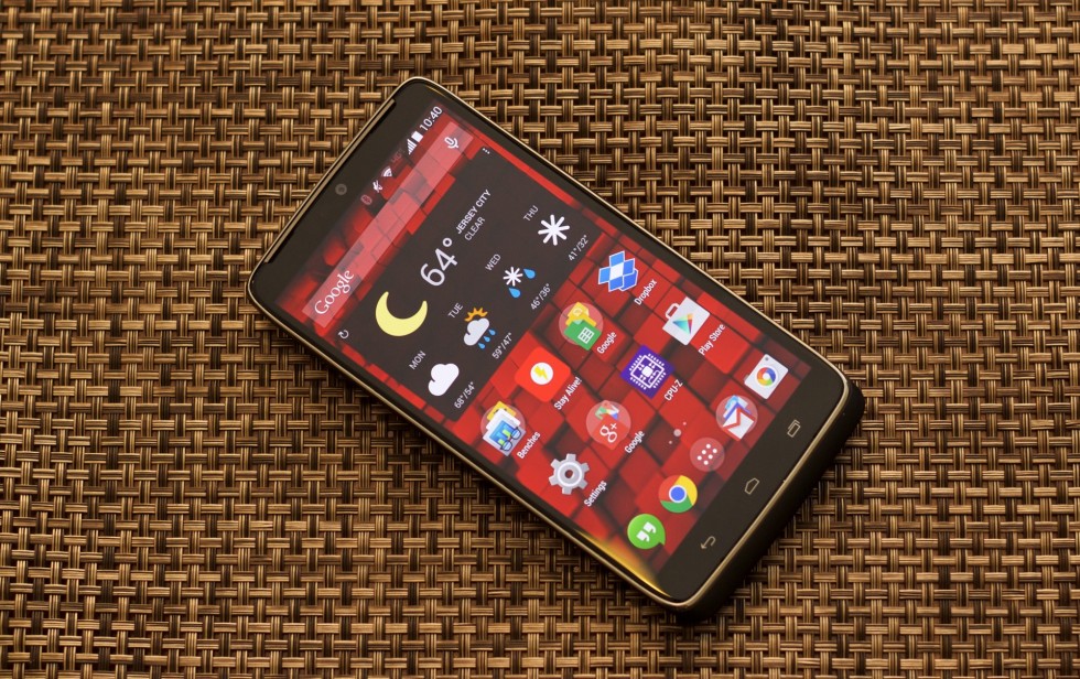 Motorola's Droid Turbo improves on the 2014 Moto X in some ways, steps backward in others.