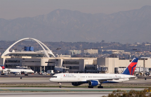Three Delta flights approaching LAX struck by lasers