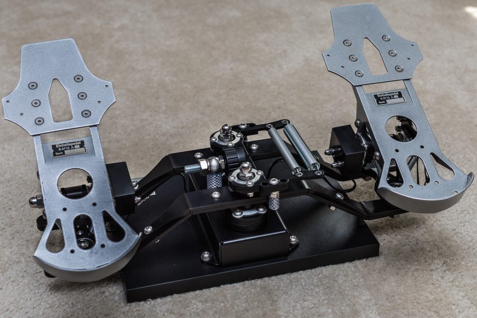 DIY Rudder Pedals for Flight Simulator 