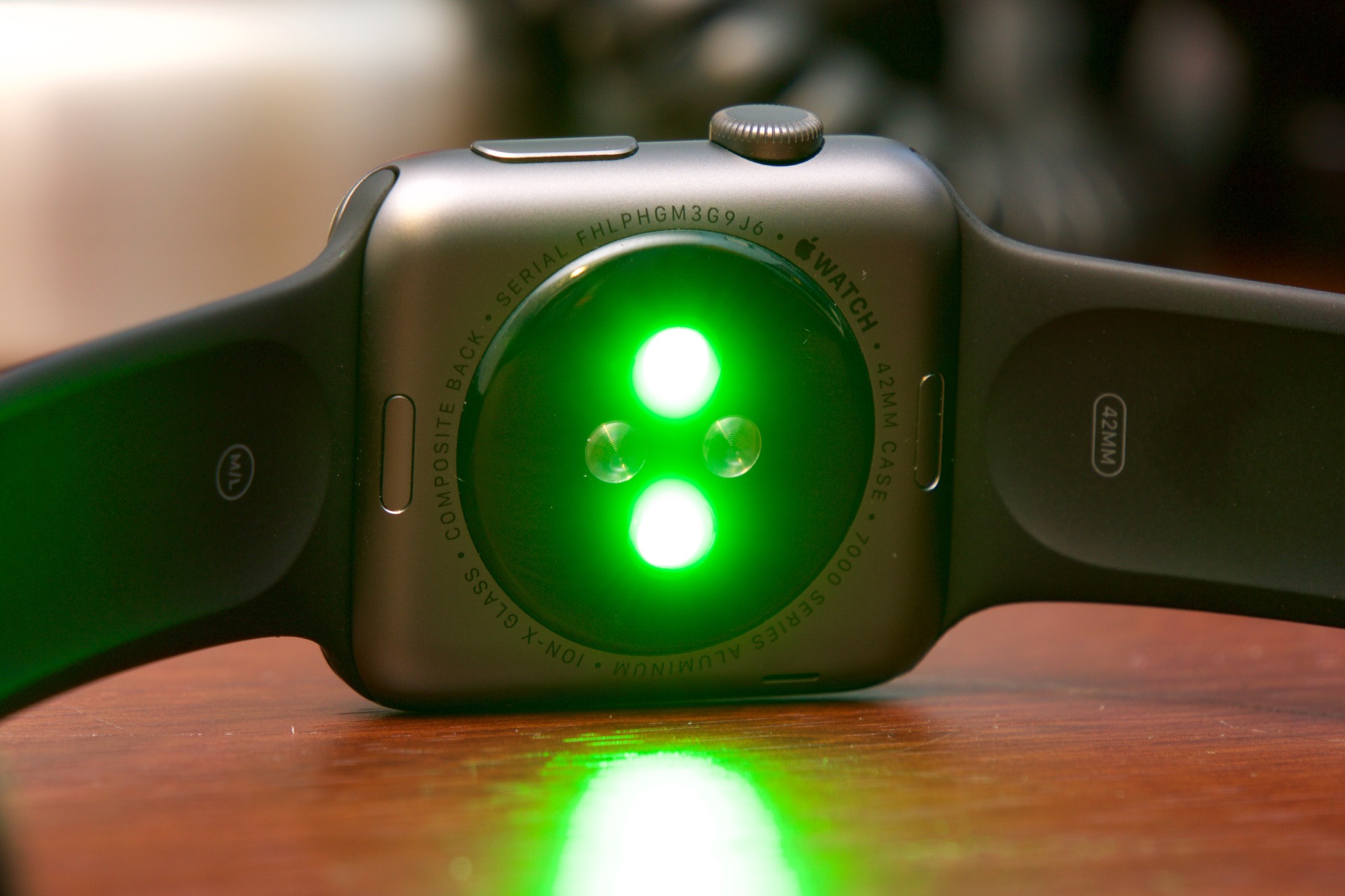 Why Green Lights on Back of Apple Watch? [Turn OFF/ON] 