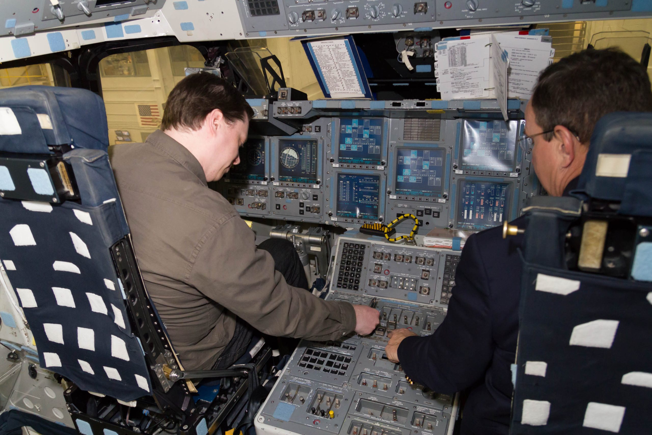 A detailed photo tour of NASA's space shuttle cockpit trainer - Ars Technica, image size:2560x1707