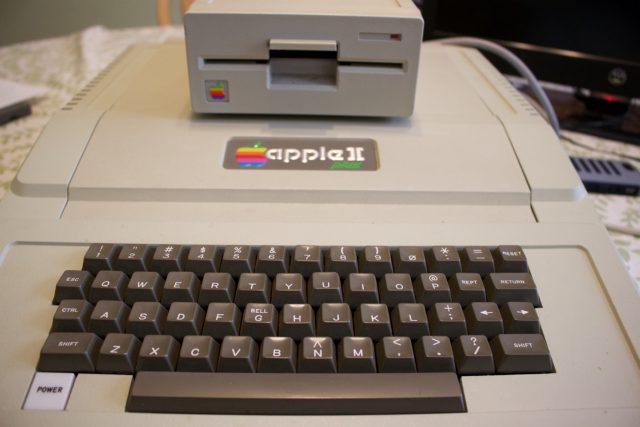 We <a href="https://arstechnica.com/information-technology/2015/07/i-pulled-an-apple-ii-plus-out-of-my-parents-attic-now-what/">came home with an Apple II Plus</a> recently and obviously missed its true calling—BBS resurrection.