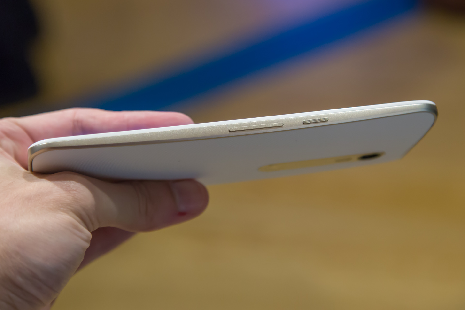 Hands-on with the 2015 Moto X Pure Edition—stock Android at a