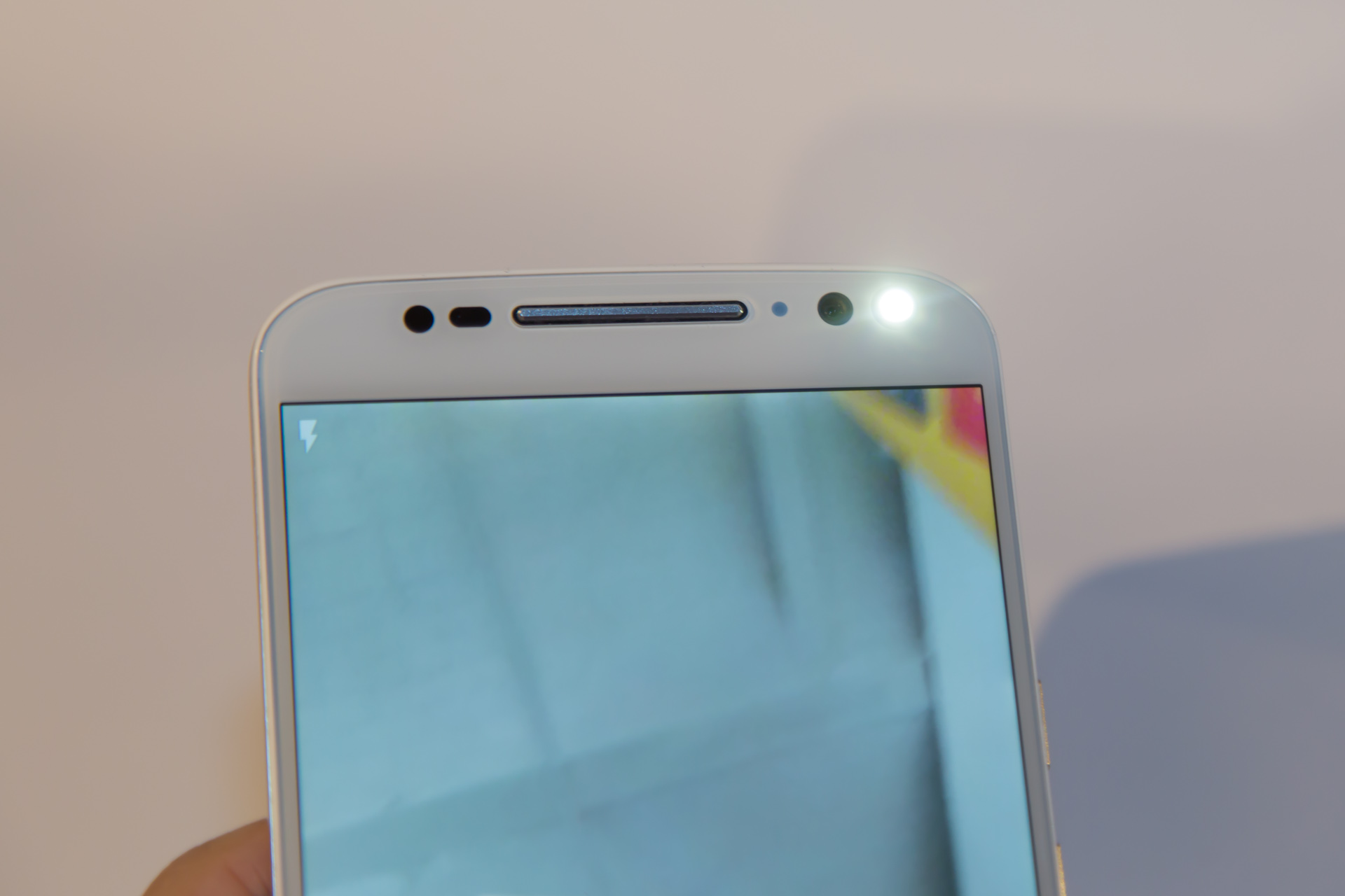Hands-on with the 2015 Moto X Pure Edition—stock Android at a