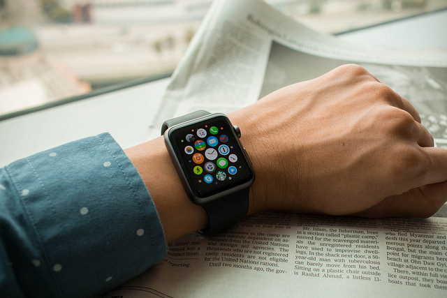 The Apple iWatch doesn’t exist, but a legal fight over it does | Ars ...