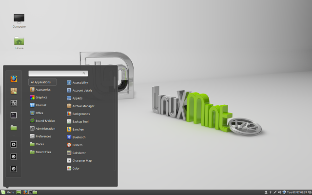 The default Cinnamon desktop in Linux Mint 17.2.