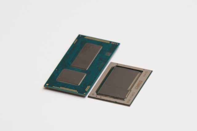 Core M Broadwell (left) vs. Core M Skylake (right).