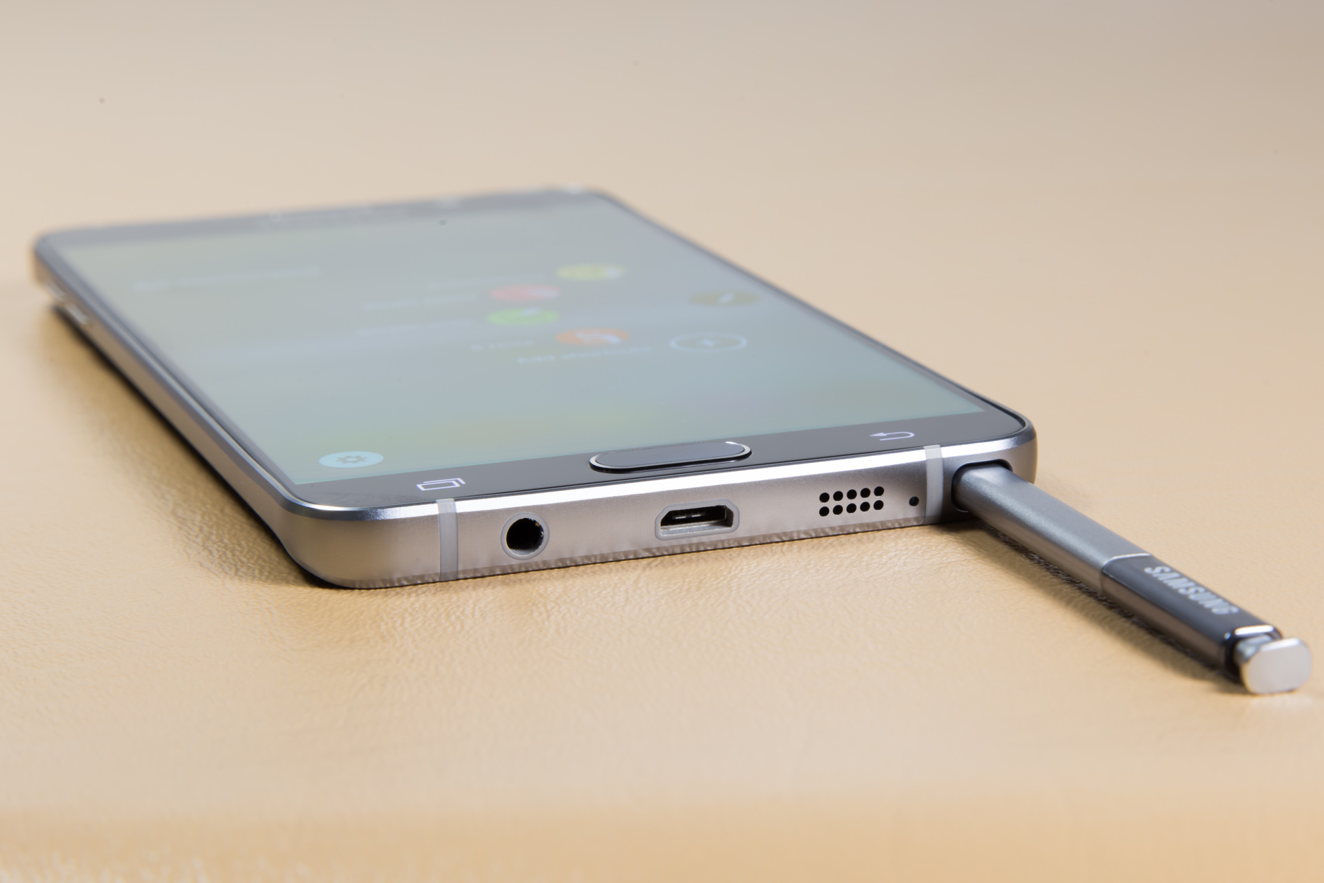 Galaxy Note 5 design flaw: A backwards S-Pen can permanently damage the ...