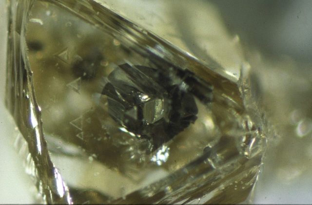 Diamond Impurities Reveal Water Deep Within the Mantle - Eos