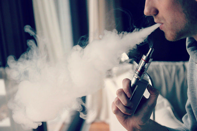 UK health agency backs e-cigarettes as a means to kick tobacco habit