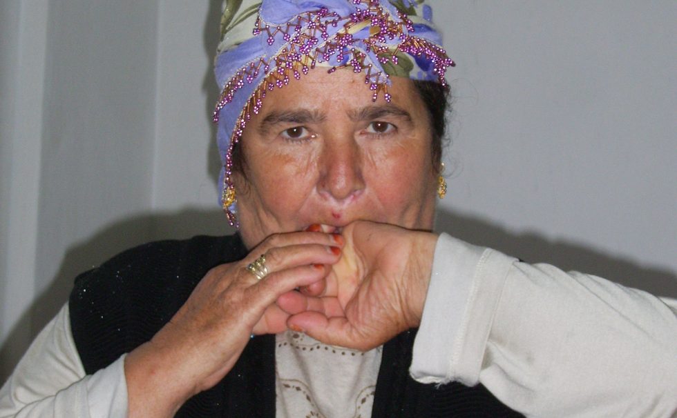 The curious case of whistled languages and their lack of left-brain dominance