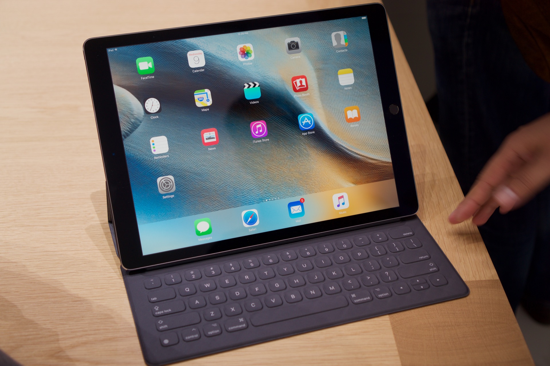 Hands-on with the iPad Pro, its keyboard, and its pencil - Ars
