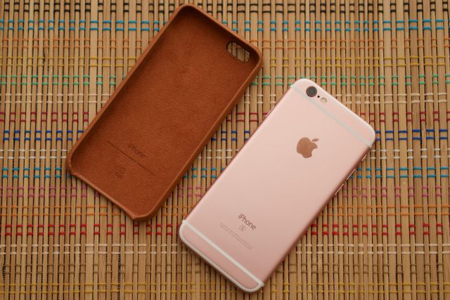 Apple iPhone 6S -  External Reviews