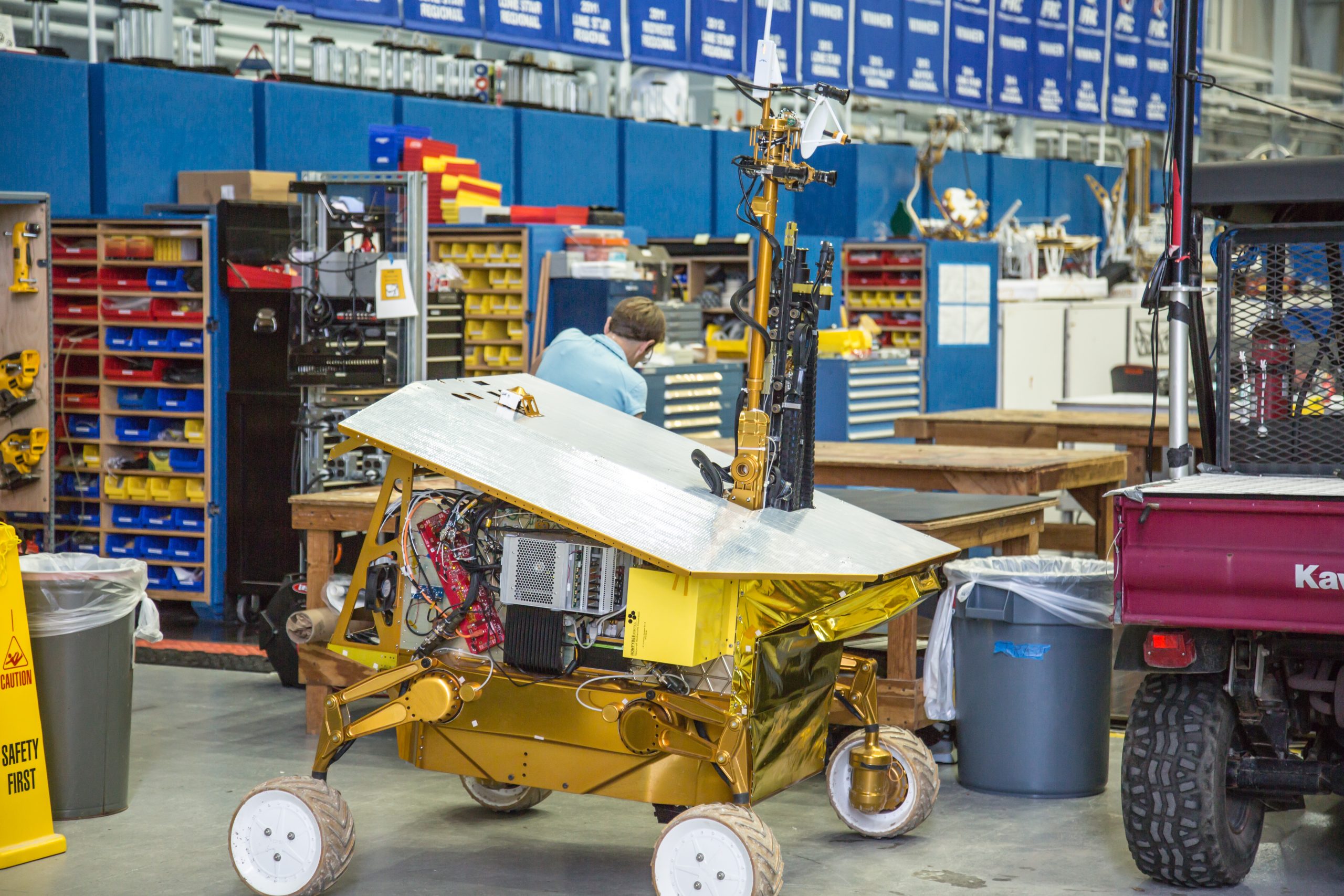 Exploring NASA’s Johnson Space Center with the cast of The Martian ...