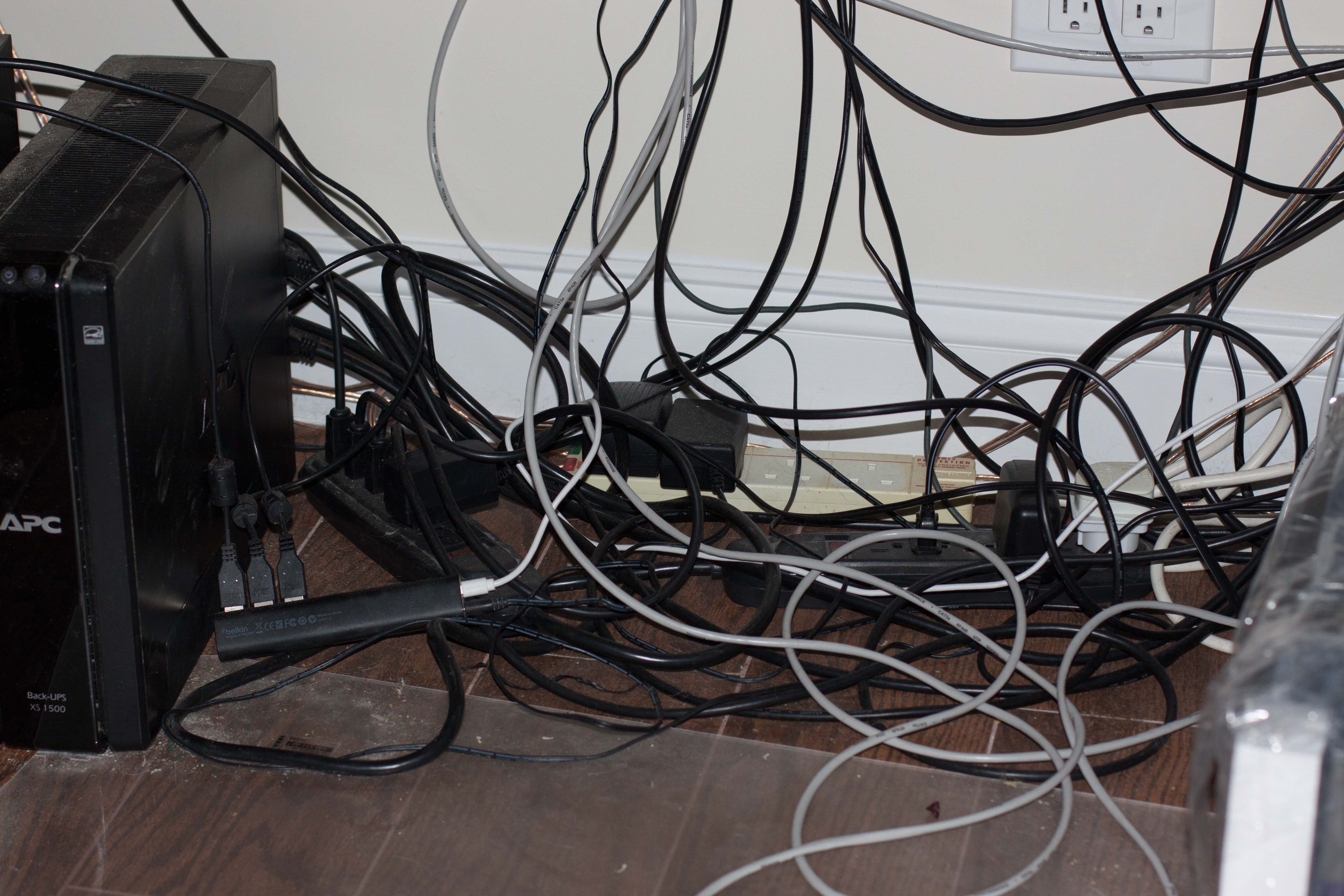 Any suggestions on hiding/managing these cables under my desk? :  r/DeskCableManagement