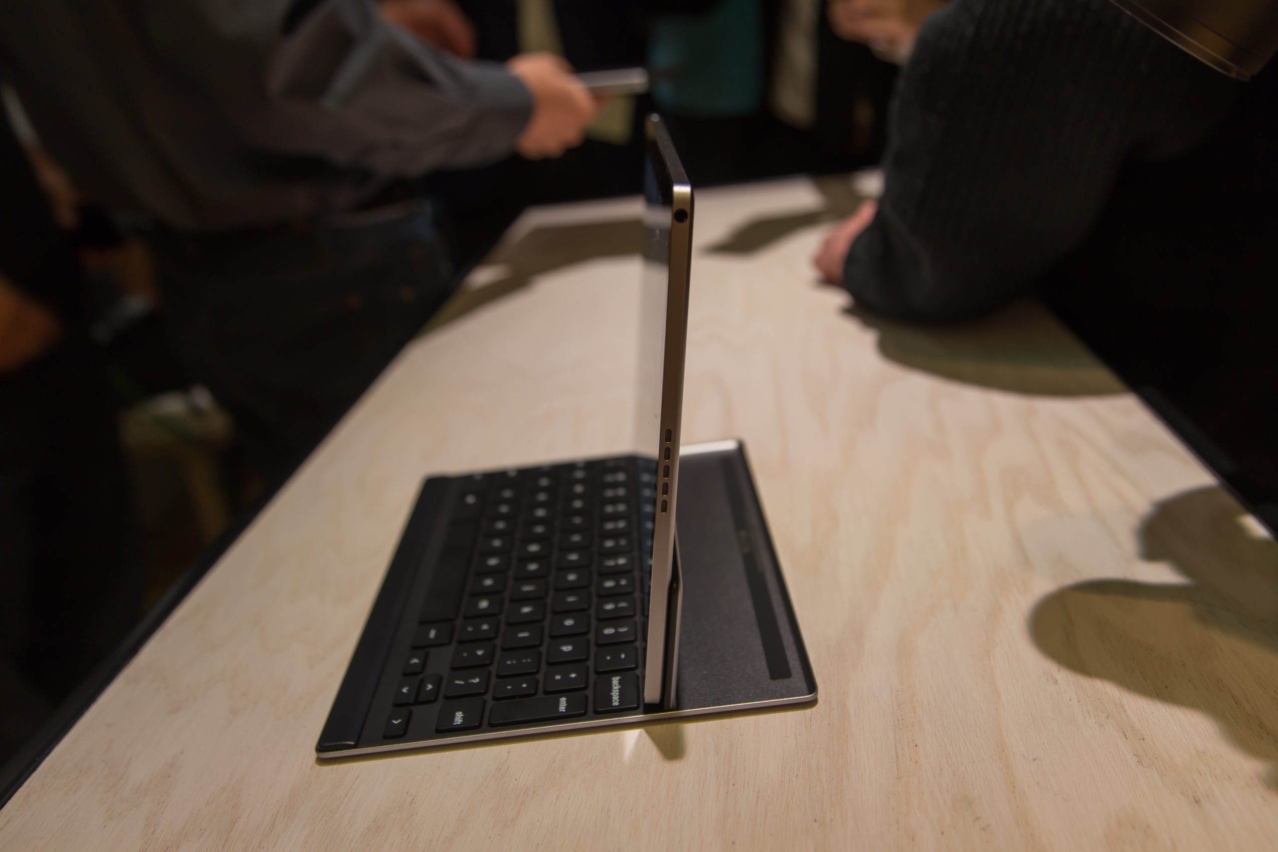 Google Pixel C hands-on: A well-built but clunky convertible Android ...